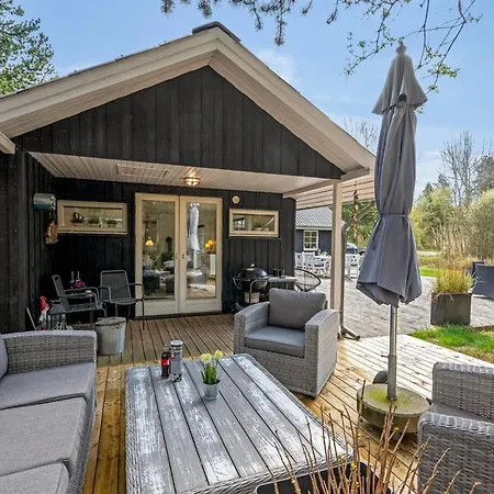 Ufred - 1-3km To The Inlet By Interhome Feriehus