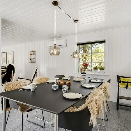 Ufred - 1-3km To The Inlet By Interhome Feriehus